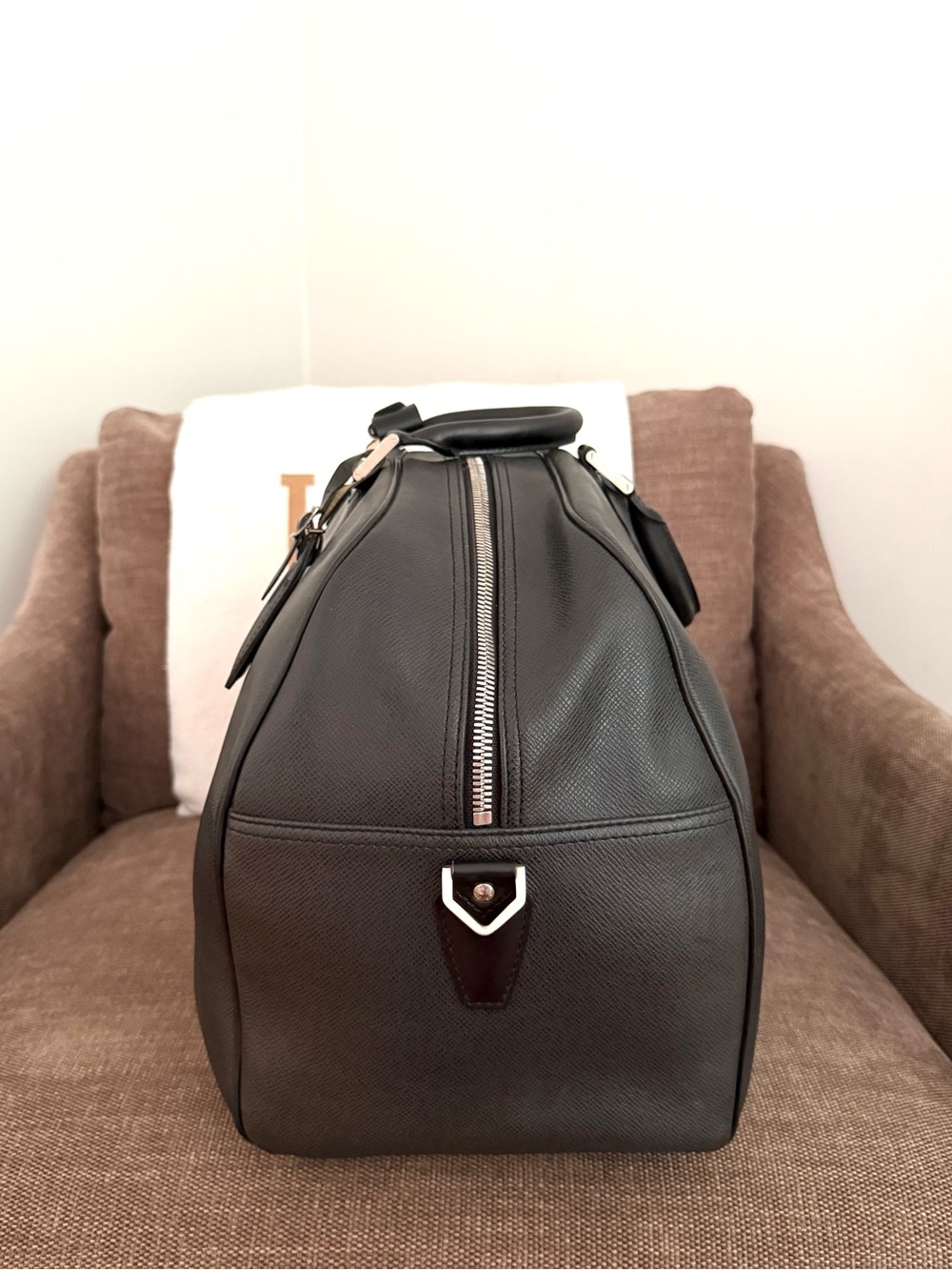 Authentic LOUIS VUITTON Taiga Kendall PM unisex travel bag M30122 LV black - Picture 6 of 15